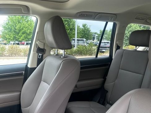 Used 2023 Lexus GX 460 Premium w/ Accessory Package AWD/4WD image 20
