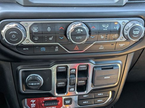 Used 2022 Jeep Wrangler Unlimited Rubicon 4xe w/ Cold Weather Group AWD/4WD image 24