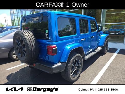 Used 2022 Jeep Wrangler Unlimited Sahara w/ Cold Weather Group AWD/4WD image 3