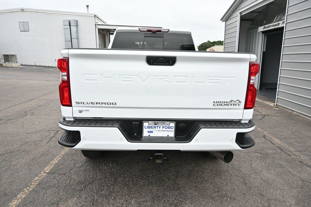Used 2024 Chevrolet Silverado 2500 High Country w/ High Country Premium Package AWD/4WD image 31