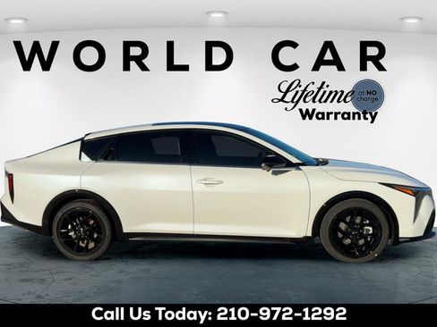 New 2025 Kia K4 GT-Line Turbo image 8