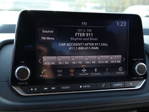 Used 2024 Nissan Rogue SV image 16