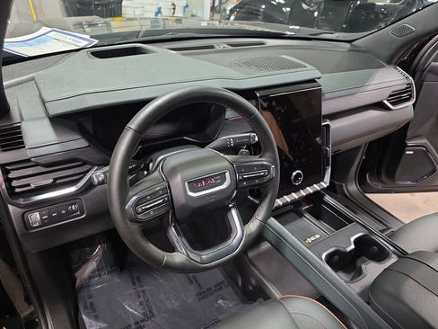 Used 2024 GMC Acadia AT4 w/ Luxury Package image 17