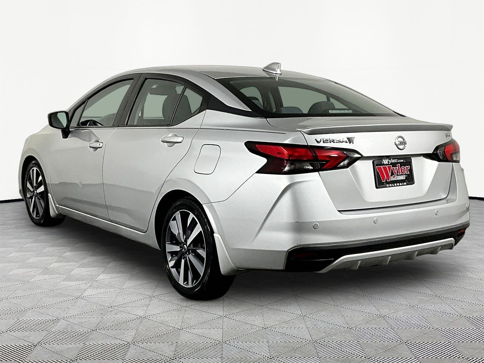 Used 2020 Nissan Versa SR w/ Convenience Package FWD image 4