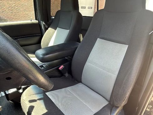 Used 2005 Ford Ranger XLT AWD/4WD image 15