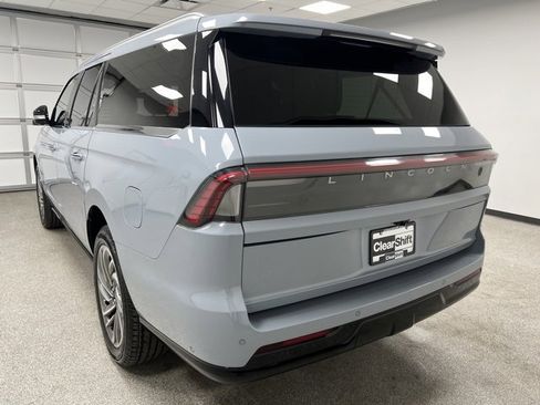 Used 2025 Lincoln Navigator L Reserve image 8