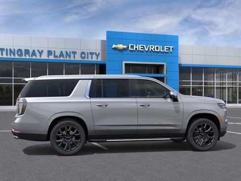New 2025 Chevrolet Suburban Premier RWD image 5