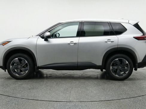 Used 2025 Nissan Rogue SV image 5
