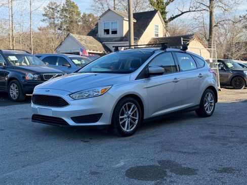 Used 2018 Ford Focus SE image 3