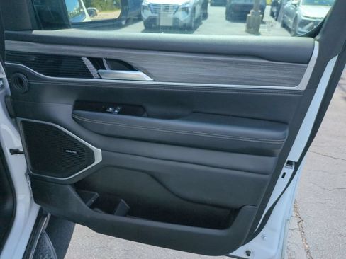 Used 2024 Jeep Wagoneer Series II w/ Flexible Seating Group RWD image 34