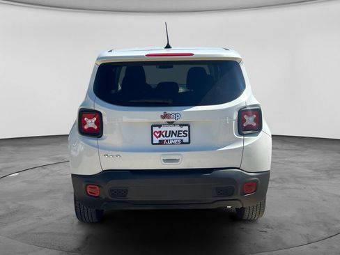 Used 2023 Jeep Renegade Latitude AWD/4WD image 9
