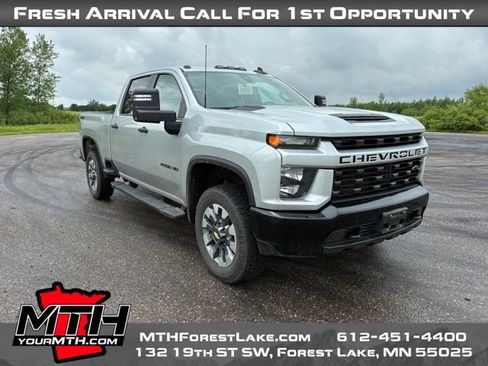 Used 2022 Chevrolet Silverado 2500 Custom w/ Custom Value Package AWD/4WD image 2