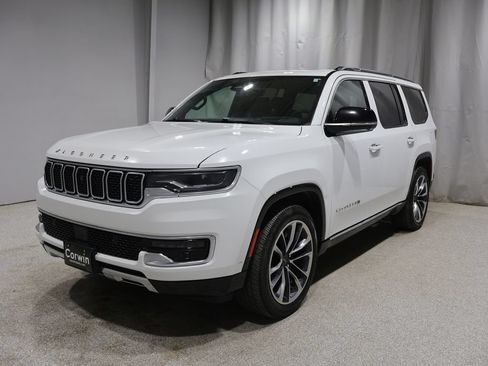 Certified 2023 Jeep Wagoneer Series III w/ Premium Group I AWD/4WD image 6
