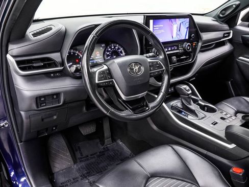 Used 2023 Toyota Highlander XSE FWD image 21