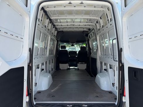 Used 2025 Mercedes-Benz Sprinter 2500 image 33