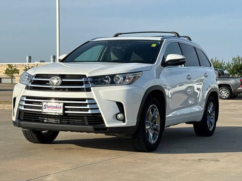Used 2018 Toyota Highlander Limited Platinum AWD/4WD image 3