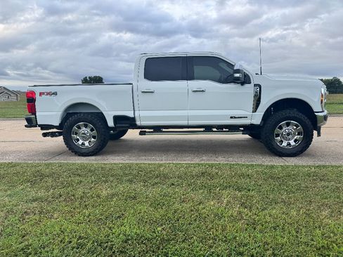 Used 2024 Ford F250 Lariat w/ Chrome Package image 4