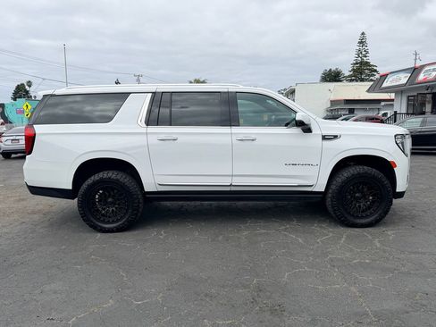 Used 2021 GMC Yukon XL Denali w/ Denali Premium Package AWD/4WD image 8