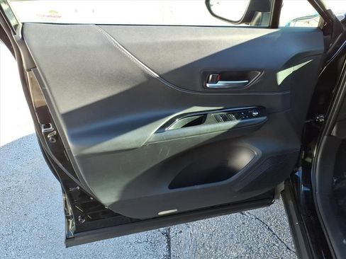 Used 2021 Toyota Venza LE image 11