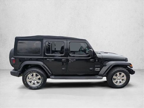 Used 2018 Jeep Wrangler Unlimited Sahara image 4