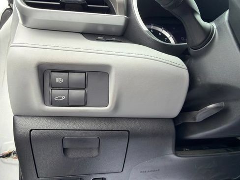 Used 2021 Toyota Highlander XLE AWD/4WD image 20