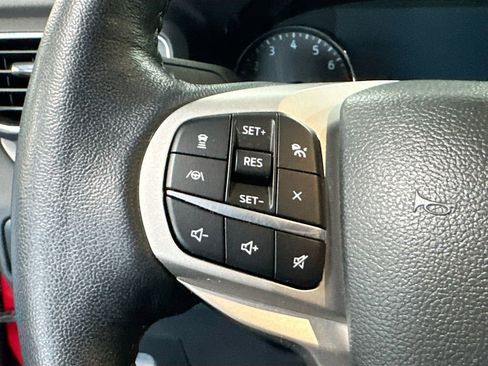 Used 2022 Ford Explorer XLT w/ Equipment Group 202A image 8