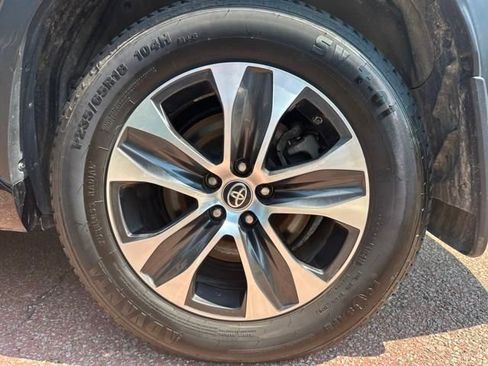 Used 2022 Toyota Highlander XLE image 31