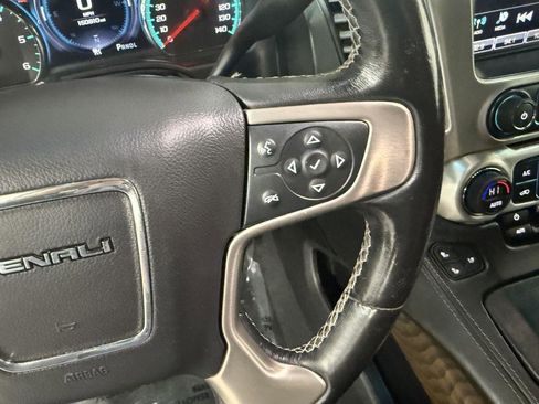 Used 2019 GMC Yukon XL Denali AWD/4WD image 14