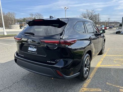 Used 2024 Toyota Highlander XLE image 8