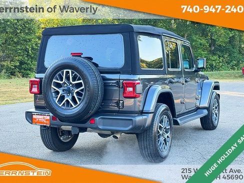 Used 2024 Jeep Wrangler Sahara image 31
