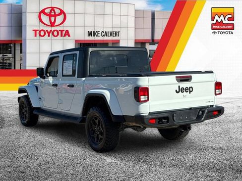 Used 2022 Jeep Gladiator Sport AWD/4WD image 3