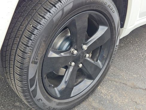 Used 2014 Jeep Grand Cherokee Altitude AWD/4WD image 15