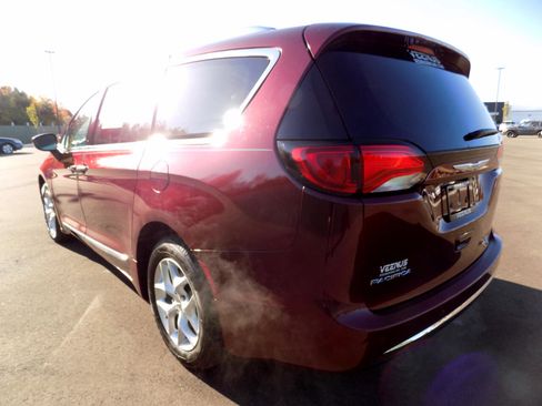 Used 2017 Chrysler Pacifica Touring-L Plus w/ Tire & Wheel Group image 14