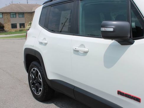 Used 2017 Jeep Renegade Trailhawk w/ Premium Trailhawk Package AWD/4WD image 46