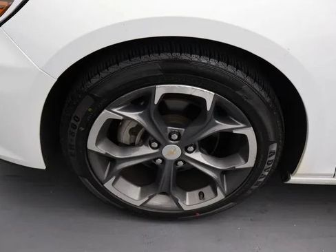 Used 2023 Chevrolet Malibu LT FWD image 36