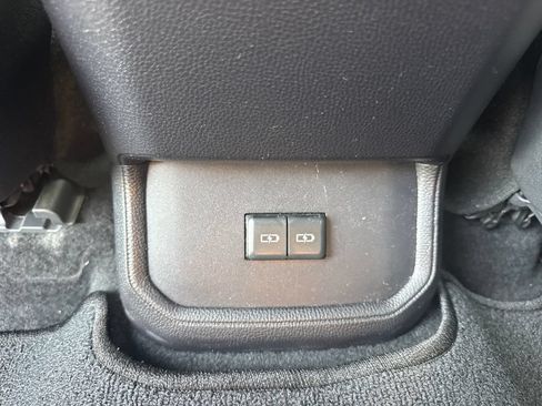 Used 2022 Toyota Highlander XSE FWD image 19