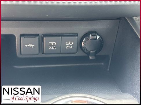 Used 2021 Toyota Highlander XLE FWD image 39