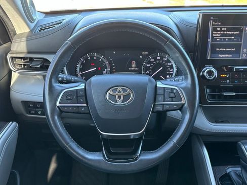 Used 2021 Toyota Highlander Limited image 18