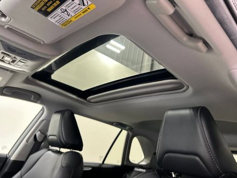 Used 2021 Toyota RAV4 XLE Premium AWD/4WD image 26