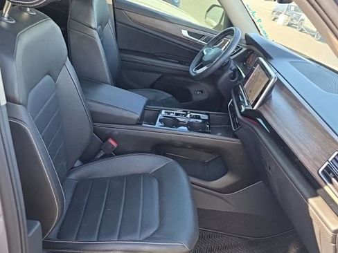 Used 2024 Volkswagen Atlas SEL AWD/4WD image 4
