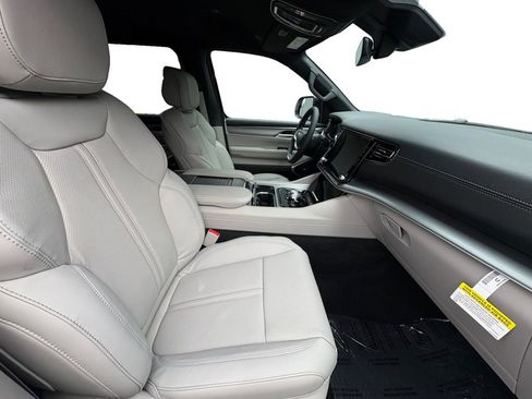 New 2026 Jeep Grand Wagoneer L 2WD image 24