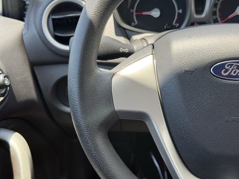 Used 2013 Ford Fiesta SE w/ Super Fuel Economy Pkg FWD image 23