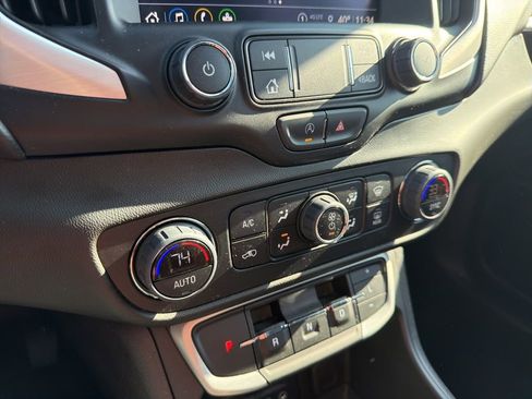 Used 2023 GMC Terrain SLT w/ Tech Package image 34