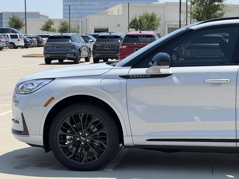 New 2025 Lincoln Corsair Grand Touring w/ Jet Appearance Package image 5