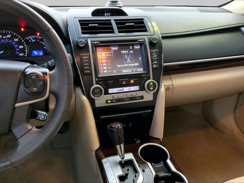 Used 2014 Toyota Camry XLE FWD image 7