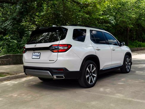 Used 2023 Honda Pilot Touring image 9