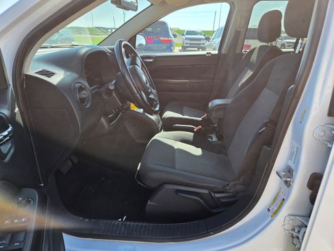 Used 2011 Jeep Compass Latitude AWD/4WD image 11