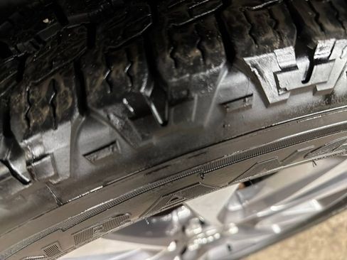 Used 2017 Jeep Grand Cherokee Overland image 29