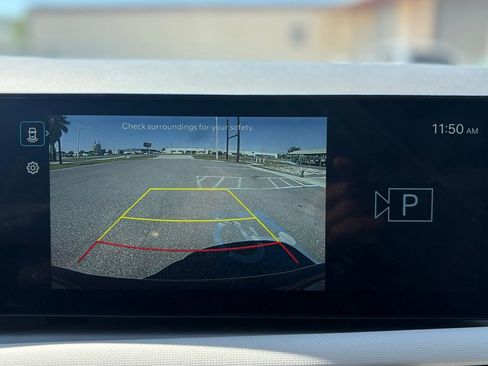 Used 2025 Hyundai Tucson SE image 27