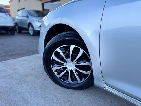 Used 2012 Toyota Camry LE image 21